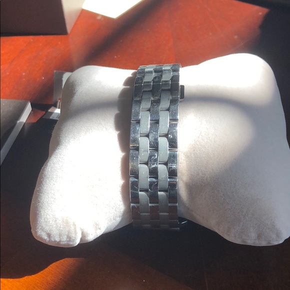 Authentic Gucci Watch with documents and case - Picture 6 of 6